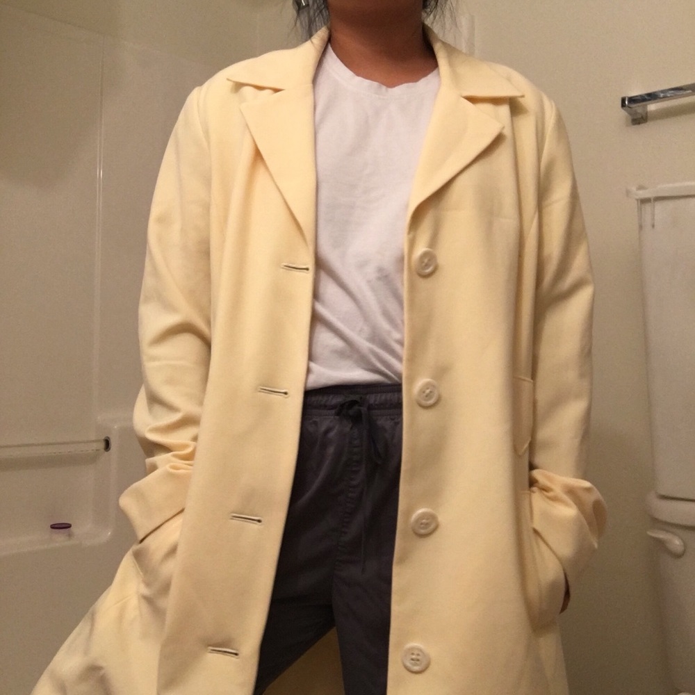 Trench coat in Yellow